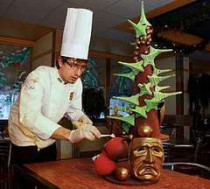 Посетители одного из ужгородских кафе съели на старый новый год десятикилограммовую шоколадную елку