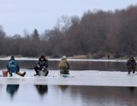 рыбаки на льдине