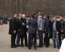 Луценко, Яценюк и Турчинов приехали к Тимошенко в больницу