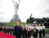 Виктор Янукович 9 мая День победы