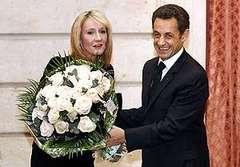 Президент николя саркози вручил «маме» гарри поттера джоан роулинг орден почетного легиона