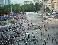 Полиция разгоняет демонстрантов в парке Гези