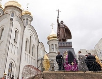 памятник равноапостольному князю Владимиру 