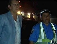 В Днепропетровске пьяный водитель сбил на остановке двоих людей (видео)
