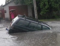 В Кременчуге утонул автомобиль