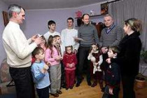 Арсений яценюк: «семьи, которые усыновляют и воспитывают чужих детей, фактически совершают подвиг для государства»