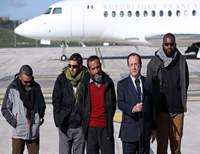 Президент Франции встречает освобожденных заложников