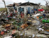 Разрушения после тайфуна