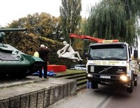 Власти демонтируют скульптуру в Гданьске