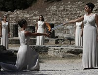 В Греции зажгли огонь сочинской Олимпиады