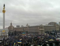 На Майдане в Киеве митингуют сотни тысяч человек (фото)
