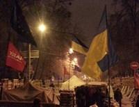 В Киеве идет зачистка еще одной баррикады «евромайдановцев» (фото)