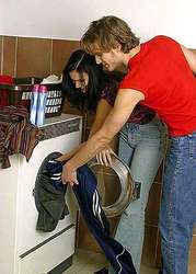 «старайтесь включать стиральную машину только тогда, когда полностью загрузите барабан. Так вы сэкономите электроэнергию»