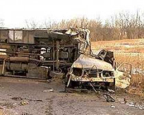 В лобовом столкновении рейсового автобуса и автомобиля «мерседес» в харьковской области погибла семья из пяти человек, а 20 пассажиров автобуса получили травмы