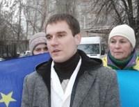 На активиста харьковского евромайдана напали с ножом (видео)