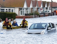 В Великобритании затоплены около 13 тысяч домов, 25 тысяч семей остались без света