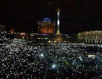 Украинцы на переполненном Майдане в Киеве спели гимн (фото, видео)