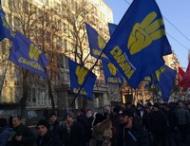 Евромайдановцы &laquo;колядуют&raquo; под МВД