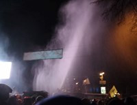 В Киеве против протестующих применили водомет (фото)