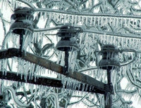 В Краснодарском крае России ледяной коркой толщиной два сантиметра покрылись дороги, деревья, провода
