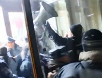 Во Львове штурмом взяли обладминистрацию. Губернатор подал в отставку (фото, видео)