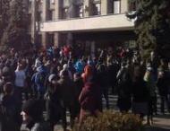 Евромайдановцы начали бессрочную осаду Закарпатской обладминистрации (фото)