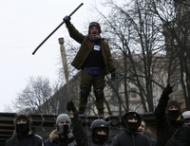 Самооборона Майдана поиграла мускулами перед &laquo;киевлянами&raquo;, посягнувшими на&nbsp;баррикады (фото, видео)