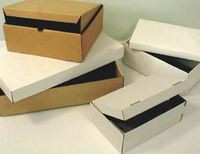 «В картонных коробках для обуви я прорезал окошки и теперь легко могу найти нужную пару» 