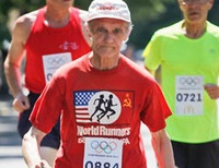 80-летний бегун Юрий Овчинников: «Ничто не может заставить меня сидеть дома во время марафона»