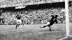 Советских футболистов, завоевавших «серебро» чемпионата европы-1964, обвинили в том, что они уронили честь советского государства