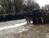 В Запорожье сепаратистов провели через коридор позора (фото, видео)