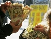 На межбанковском рынке курсы основных валют отноcительно гривни понизились