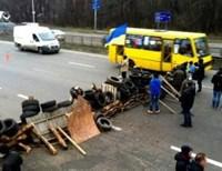 Силовики установили блокпосты на въездах в Киев