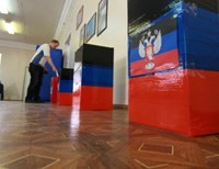 В Донецке на многих «участках» голосуют без всяких списков и по многу раз
