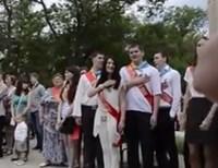 В одной из ялтинских школ выпускники устроили демарш (видео)