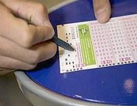 Американец по ошибке выбросил в мусор лотерейные билеты, выигравшие миллион 250 тысяч долларов 