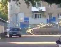 По Макеевке и Торезу проехались российские танки (видео)