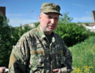 Турчинов грозит введением военного положения на Донбассе