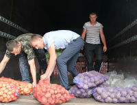 Правоохранители Житомирщины отправили коллегам на восток десять тонн продуктов и 50 бронежилетов (фото)