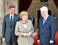 Президент Словении Борут Пахор, канцлер ФРГ Ангела Меркель и президент Хорватии Иво Йосипович