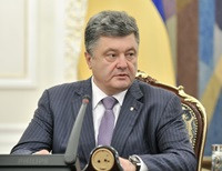 Порошенко поручил отреагировать на обстрелы Украины со стороны РФ 