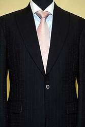 В лондоне за 100 тысяч долларов продали самый дорогой в мире мужской костюм