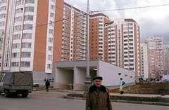 «приняв решение о сносе «хрущевки», московские власти не спрашивают владельцев квартир, хотят ли они переселяться в новостройку»