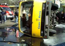 В результате столкновения трамвая с маршруткой в киеве пострадали шесть человек