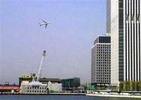 Президентский «боинг», пролетевший в сопровождении двух истребителей над крышами небоскребов на манхэттене, вызвал панику в нью-йорке