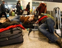 Свыше 40 украинских туристов не смогли вылететь домой из аэропорта в Черногории
