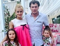 У вратаря сборной Украины и донецкого «Шахтера» Андрея Пятова родилась третья дочь — Майя 