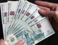 Российский рубль рекордно подешевел из-за санкций ЕС и США