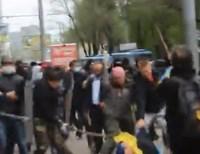 В Донецке сепаратисты с битами и криками «бандерлоги» разогнали мирный митинг (видео)