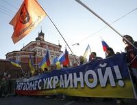 Более 60 тысяч россиян в Москве и Санкт-Петербурге провели марш мира, требуя положить конец агрессивной политике России по отношению к Украине 
